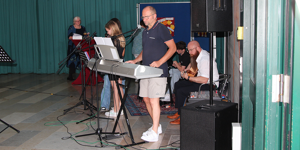 a4band.jpg
